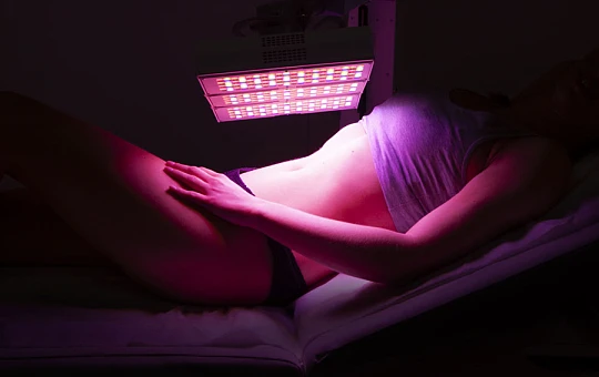 LED-терапия уменьшает объем жировой ткани на животе