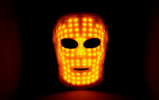 В России разработали LED-маску «Отражение» для домашнего ухода