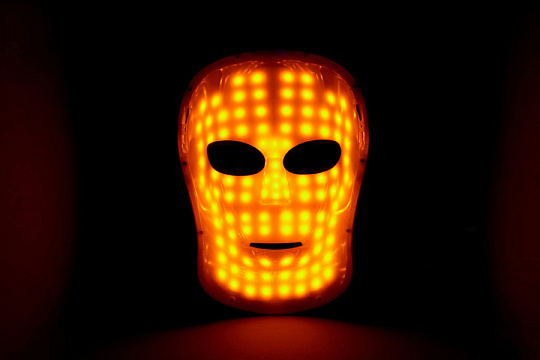 В России разработали LED-маску «Отражение» для домашнего ухода