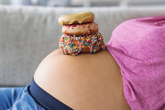 Ожирение у матери связали с рядом проблем у ребенка