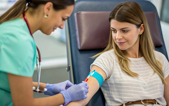 У пациентов с розацеа измерили уровни билирубина и мочевой кислоты – они оказались понижены